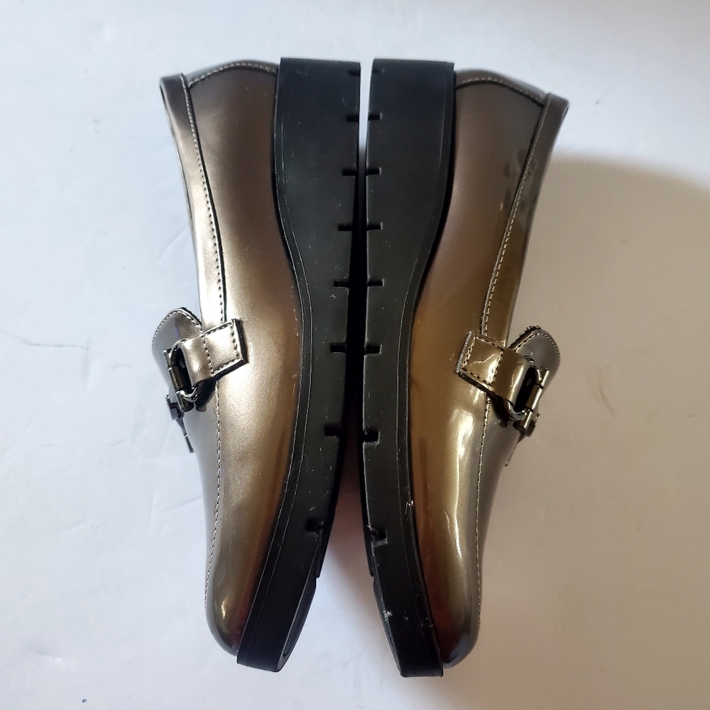 Anne Klein Size 5.5 M LALITA Smoke Patent Wedge Heel Loafers Metallic - Picture 5 of 7